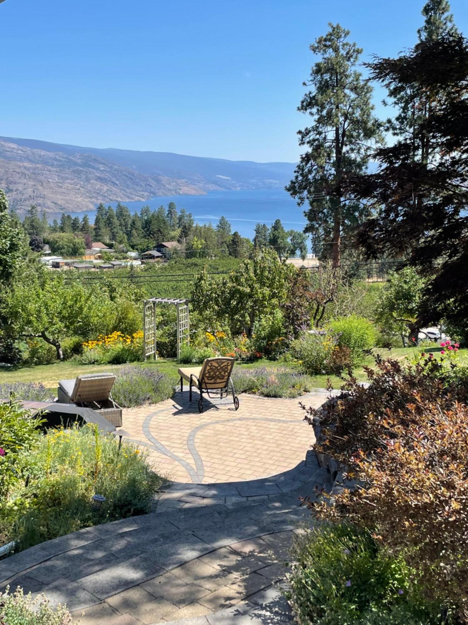 Lakeview Gardens B&B Peachland Exterior foto